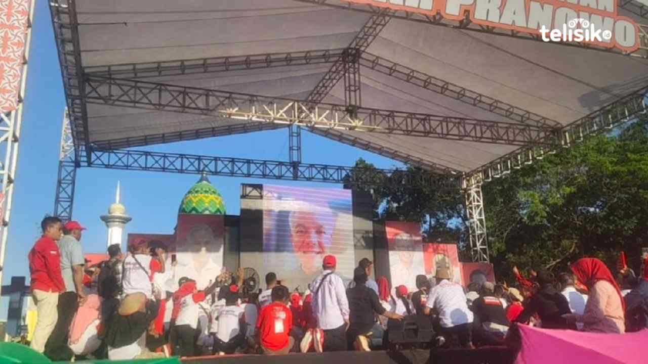 Ganjar Pranowo Sapa Relawan saat Deklarasi di Sulawesi Tenggara
