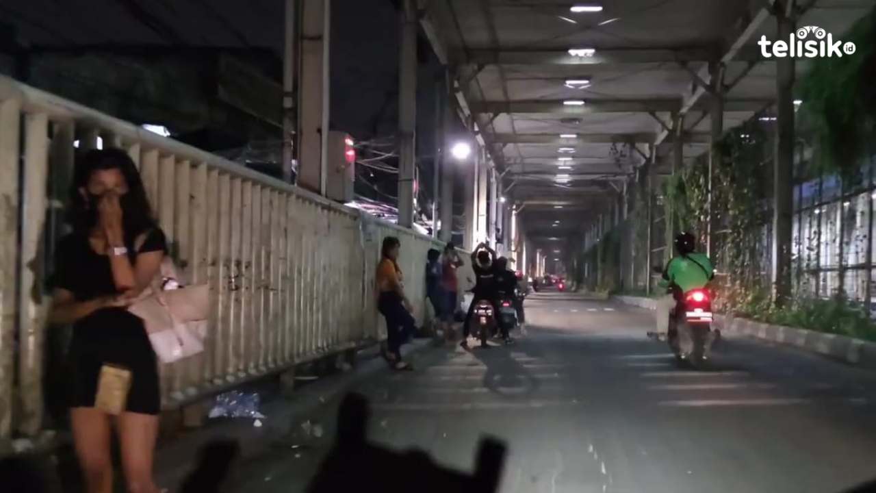 Jakarta Undercover: Siang Jual Pakaian, Malam Jual Diri