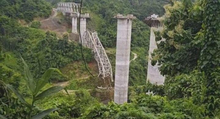 Jembatan Runtuh, 17 Pekerja Tewas di India