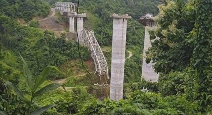 Jembatan Runtuh, 17 Pekerja Tewas di India