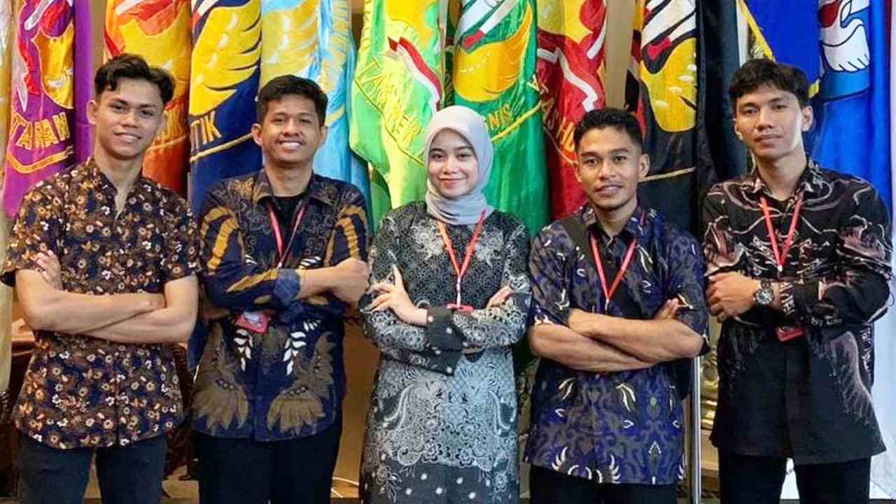 Lima Mahasiswa UHO Ikut KKN Kebangsaan di Kalimantan Barat