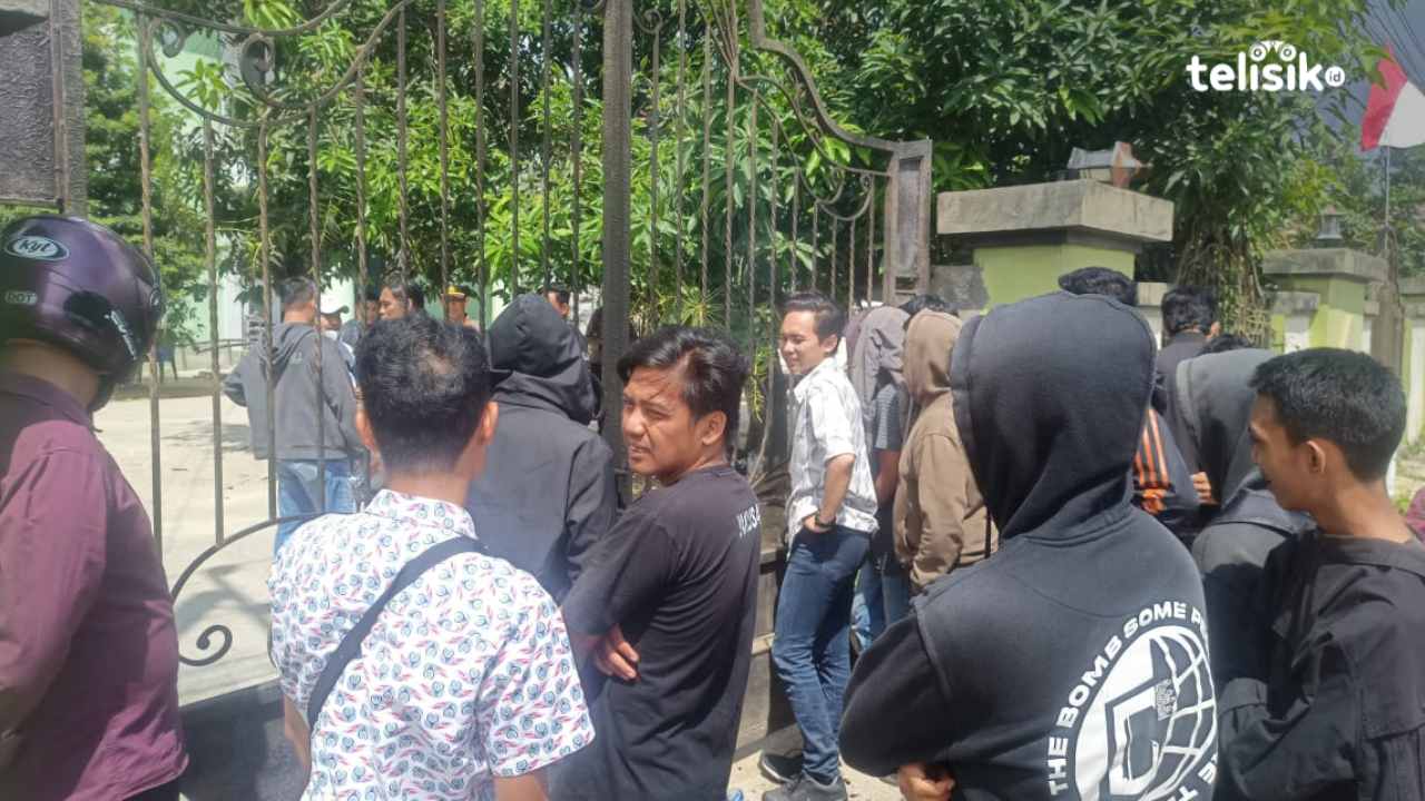 Massa Minta Kejati Sulawesi Tenggara Periksa PT GKP Dugaan Penambangan Ilegal