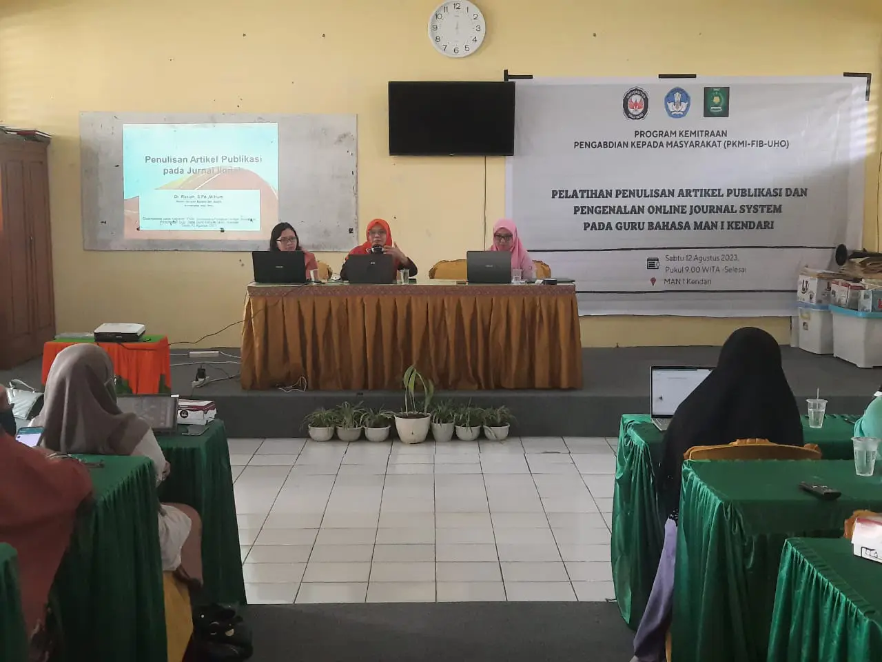 Pengabdian FIB-UHO Kendari Bangkitkan Daya Tulis Guru