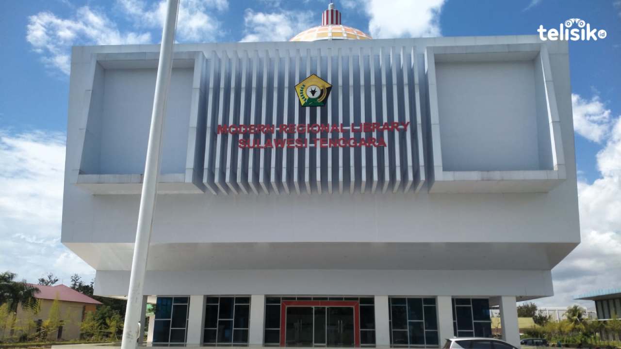 Pengunjung Perpustakaan Modern Sulawesi Tenggara Keluhkan Koleksi Buku Masih Keluaran Lama