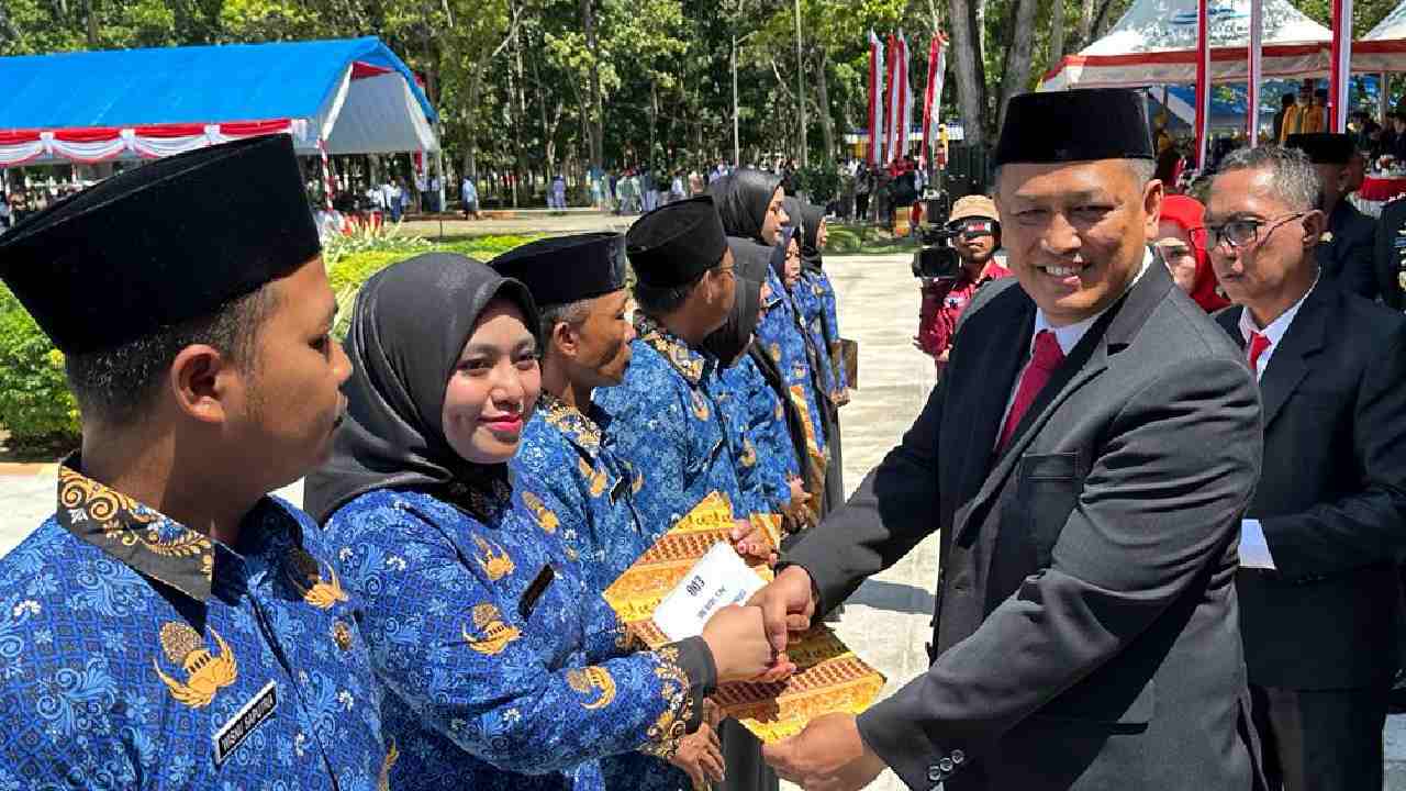 Ratusan Guru di Konawe Terima SK Pengangkatan PPPK