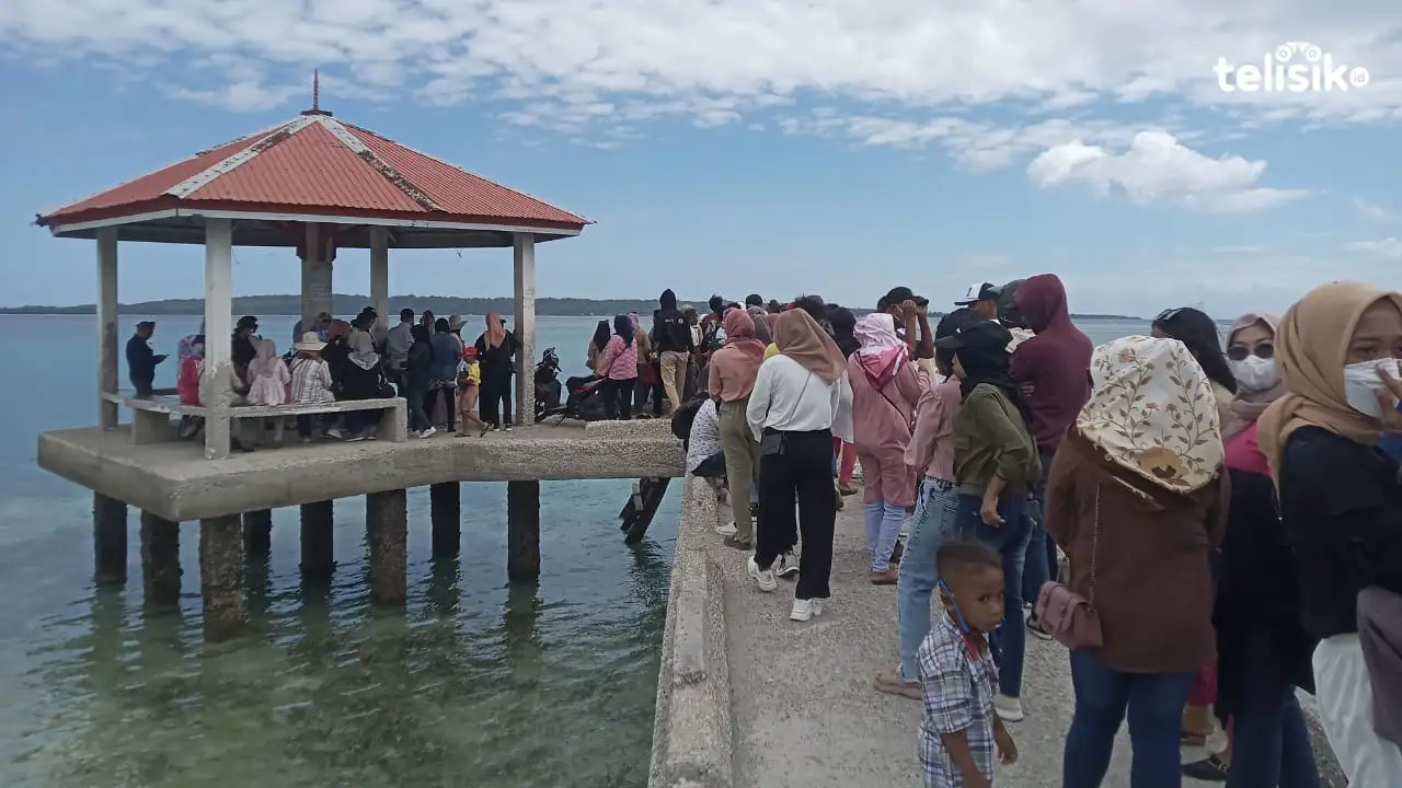 Rayakan Festival Kabuenga di Pulau Kapota Wakatobi, Masyarakat Tumpah Ruah Padati Pelabuhan