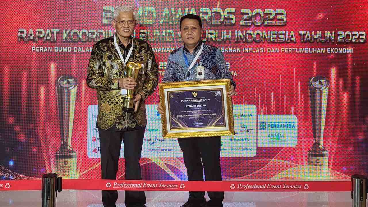 Berikan Dedikasi Terbaik, Bank Sultra Raih Penghargaan dari Kemendagri