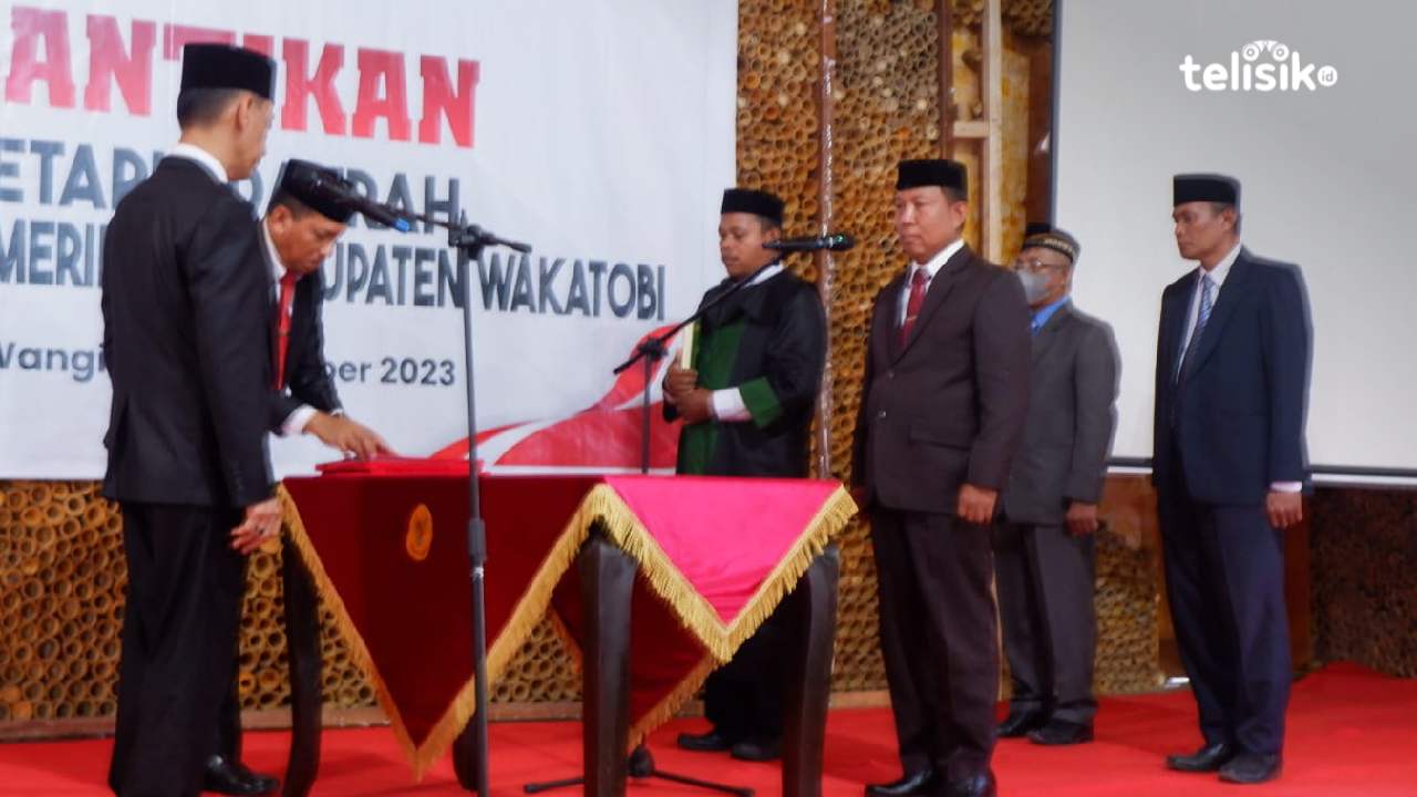 Bupati Wakatobi Lantik Sekda, Ini Pesannya