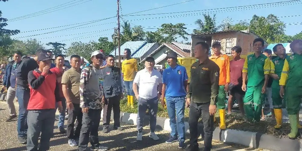 Cegah Kecelakaan Terulang, Pemda Konawe Tebang Pohon Sepanjang Jalan Kota Unaaha 