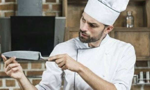 Hindari Kebiasaan yang Bisa Bikin Pisau Tumpul dan Rusak