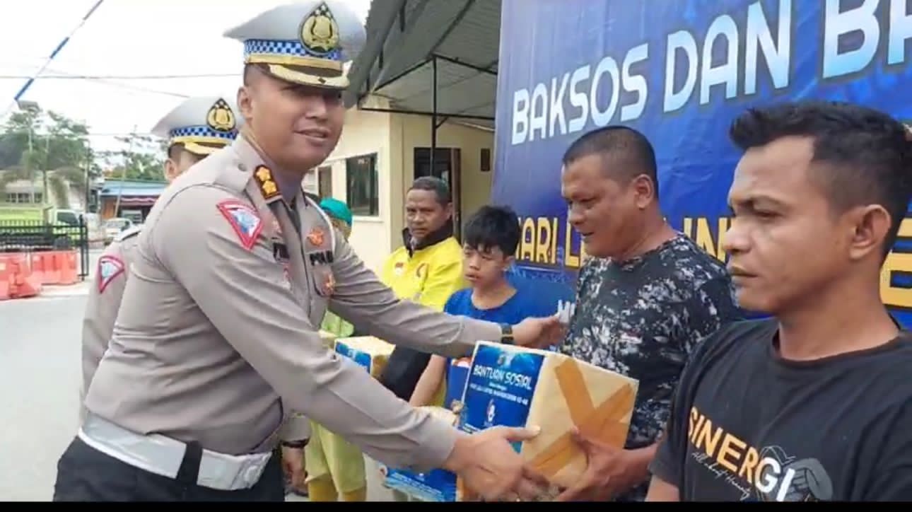 HUT ke-68 Lalu Lintas, Ditlantas Polda Sulawesi Tenggara Beri Bantuan ke Warga