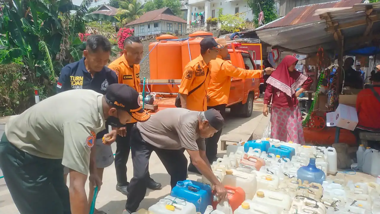 Keterbatasan Alat, BPBD Buton Selatan Modifikasi Tandon Jadi Tangki Trailler Salurkan Air Bersih