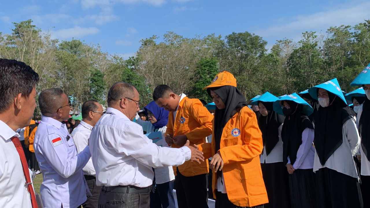 Lebih Delapan Ribu Mahasiswa Baru UHO Kendari Ikut Upacara Penyambutan