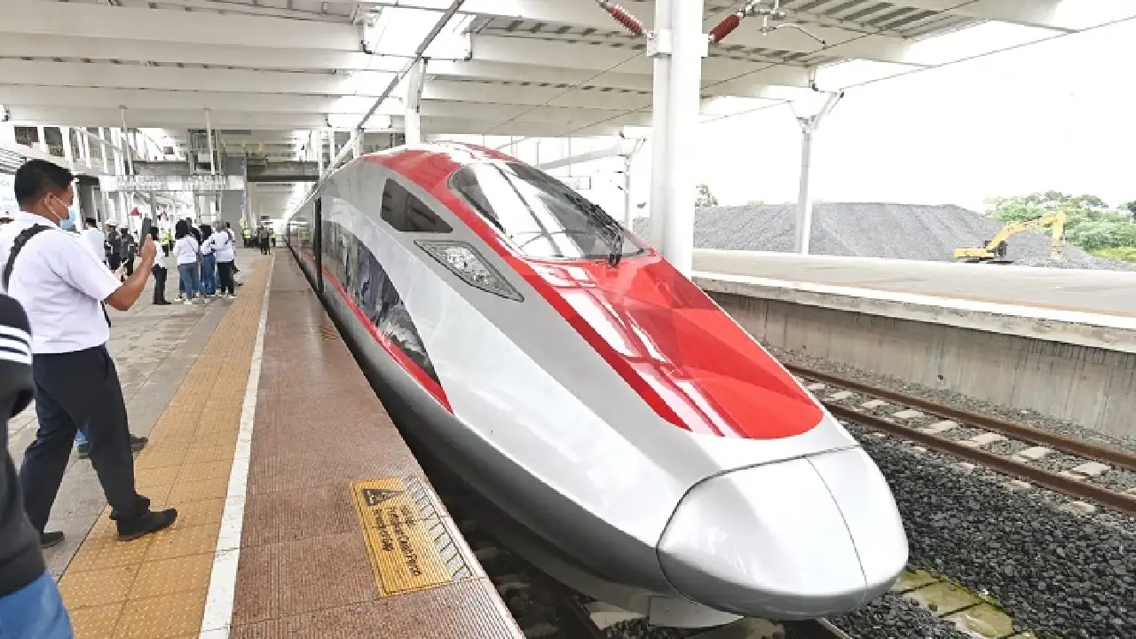 Menhub Pastikan KCJB Pilihan Terbaik, Logo dan Tarif Resmi Diumumkan 2 Oktober 2023