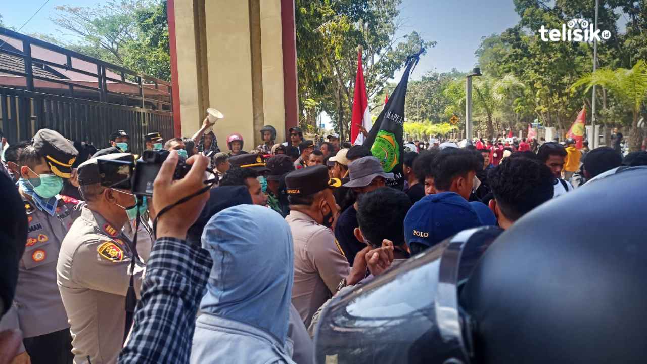 Ratusan Massa Peringati Gugurnya Dua Mahasiswa di Kendari Berlangsung Damai