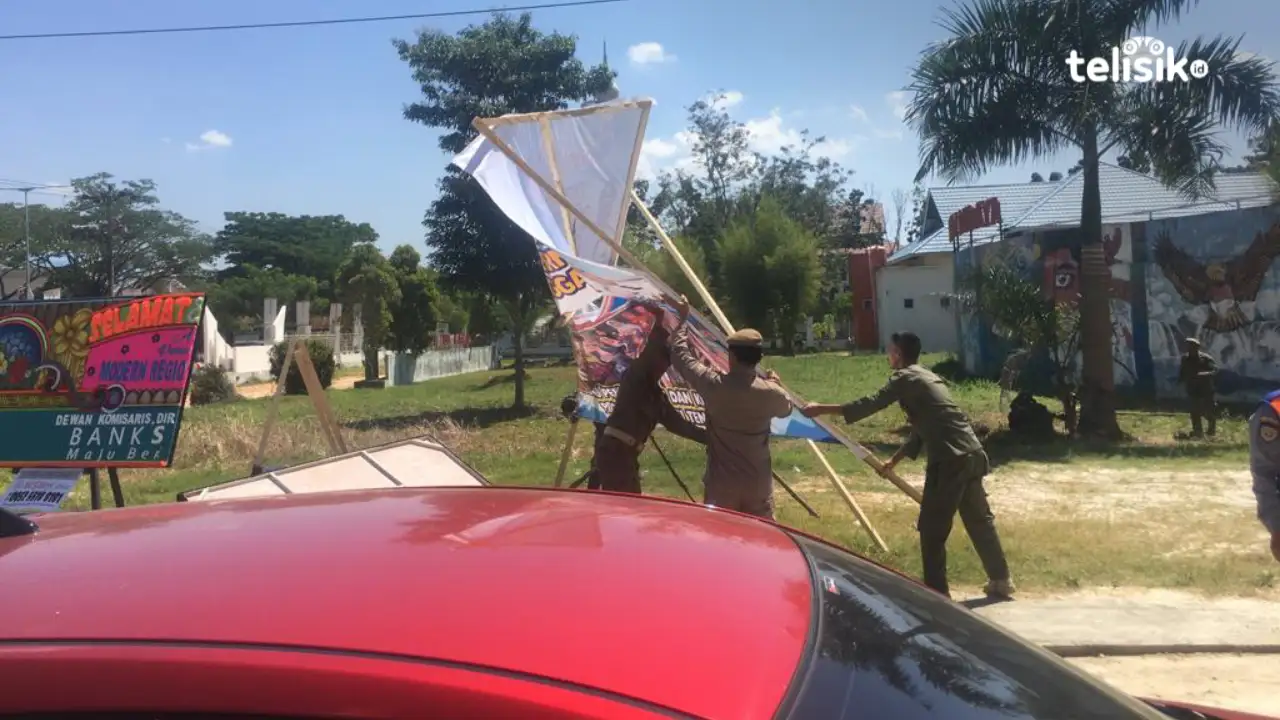 Rombongan Gubernur Ali Mazi Disambut Baliho Tumbang saat Hendak Resmikan Gedung Perpustakaan 