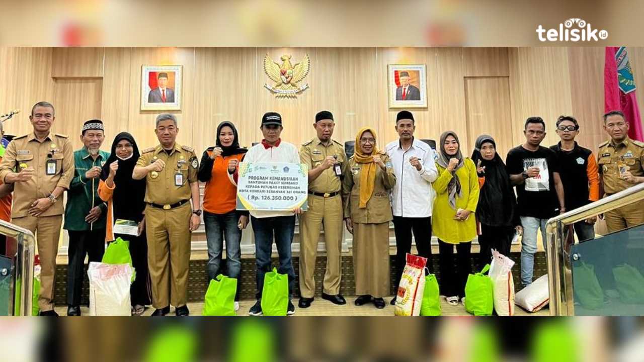 Rp 190 Juta Zakat Diberikan ke Ratusan Petugas Kebersihan di Kendari