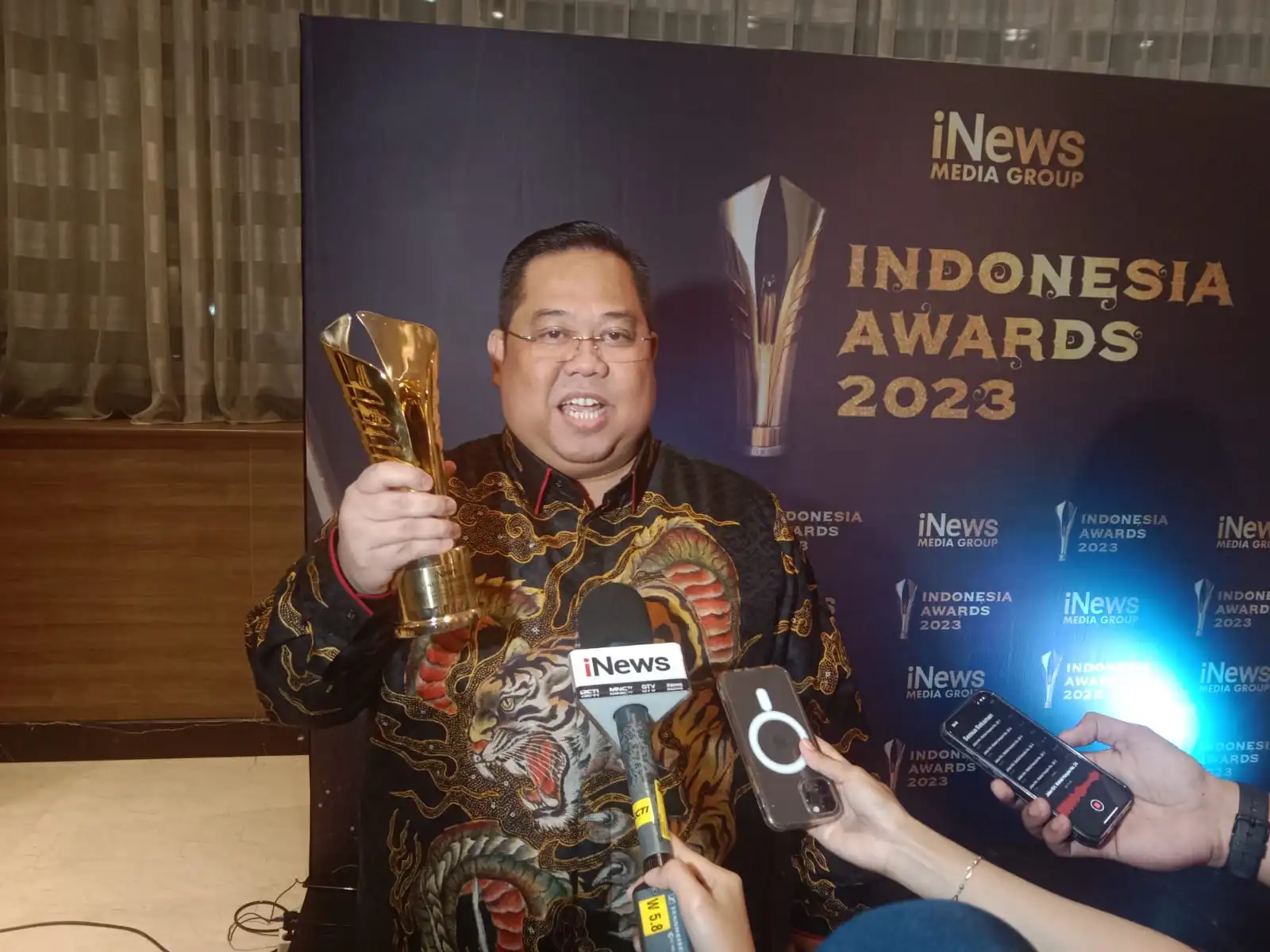 Sukses Berdayakan UMKM, Kadin Sulawesi Tenggara Terima Penghargaan Indonesia Award 2023