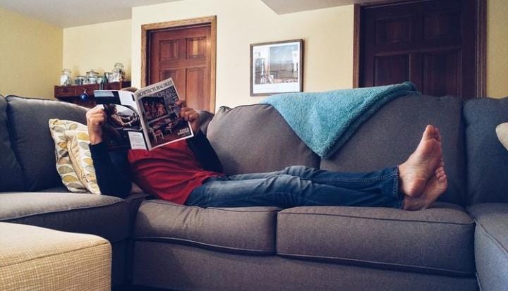 Tak Selalu Buruk, Rebahan Justru Baik untuk Kesehatan Mental