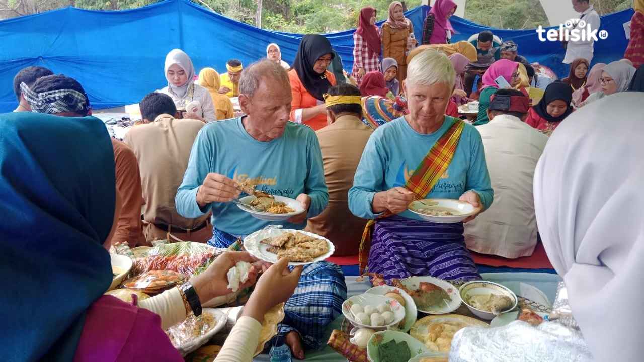 Turis Tanggapi Sajian Pekande-kandea Festival Teluk Pasarwajo Buton