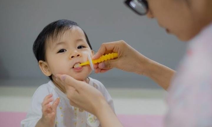 Usia yang Tepat Ajarkan Anak Sikat Gigi Menurut Penjelasan Ahli