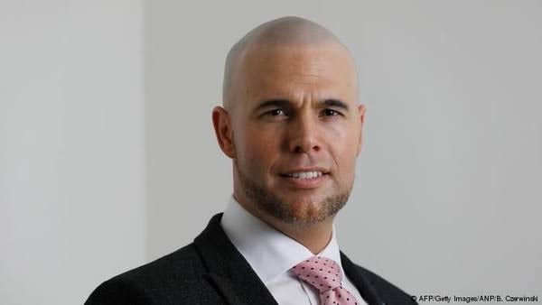 Aktivis Anti Islam Ini Malah Mualaf saat Menulis Buku Melawan Islam