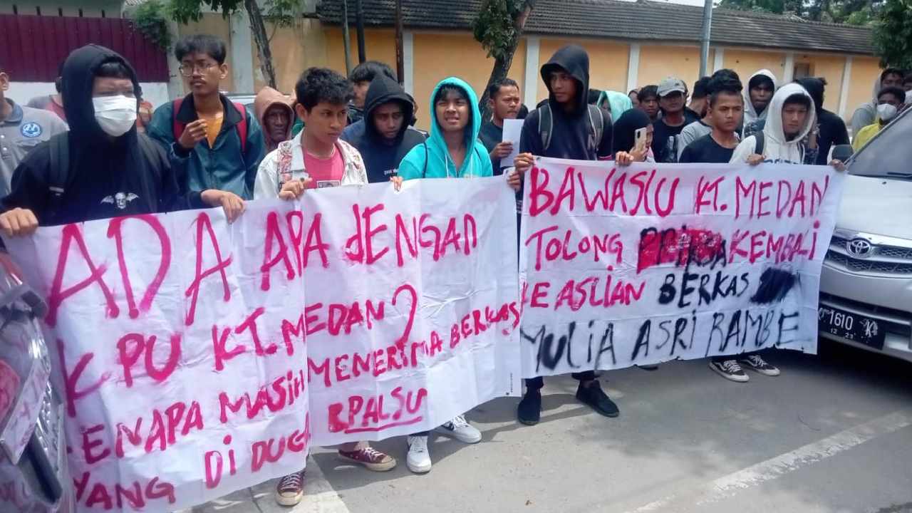Bacaleg Diduga Pakai SKT Palsu Lolos, Mahasiswa Demo KPU Kota Medan