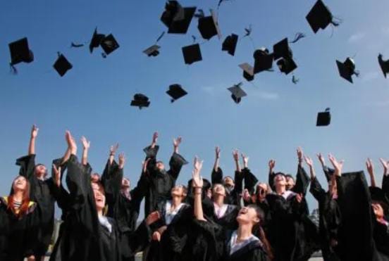 Deretan Rekomendasi Beasiswa Luar Negeri Tanpa TOEFL