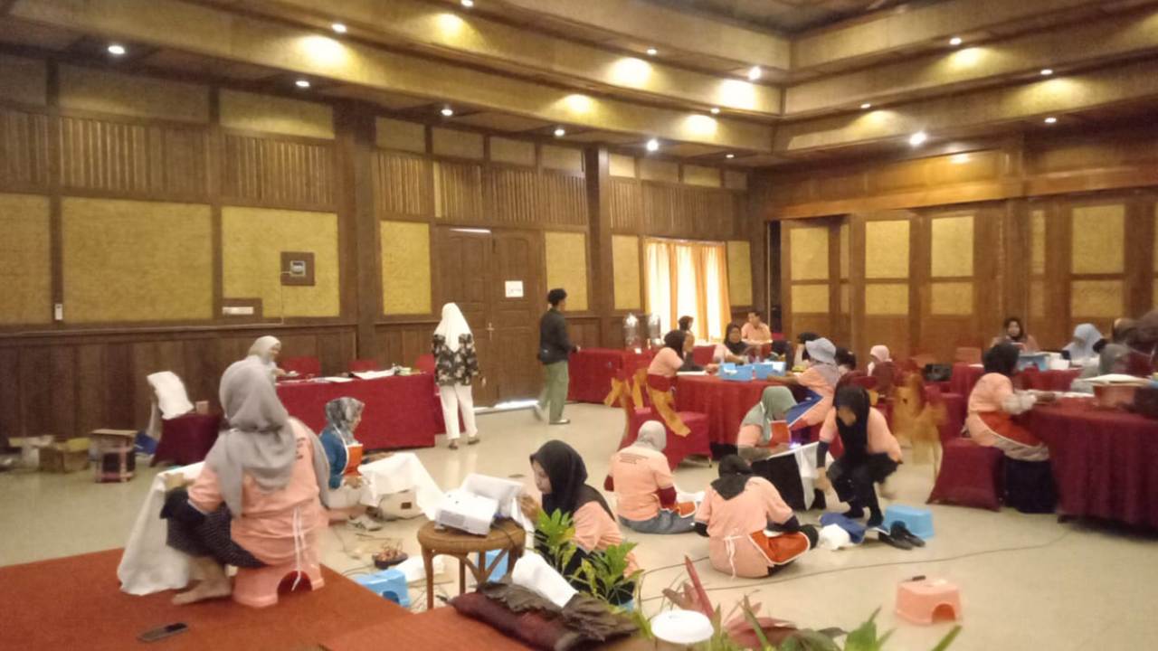 Dispar Sulawesi Tenggara dan Wakatobi Sinergi Perkuat Ekonomi Kreatif Sektor Kriya Batik