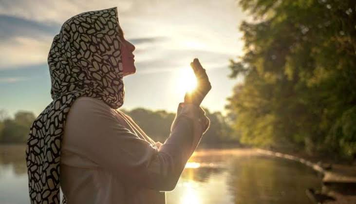 Merasa Tenteram saat Dengar Azan, Wanita di Kendari Putuskan Mualaf