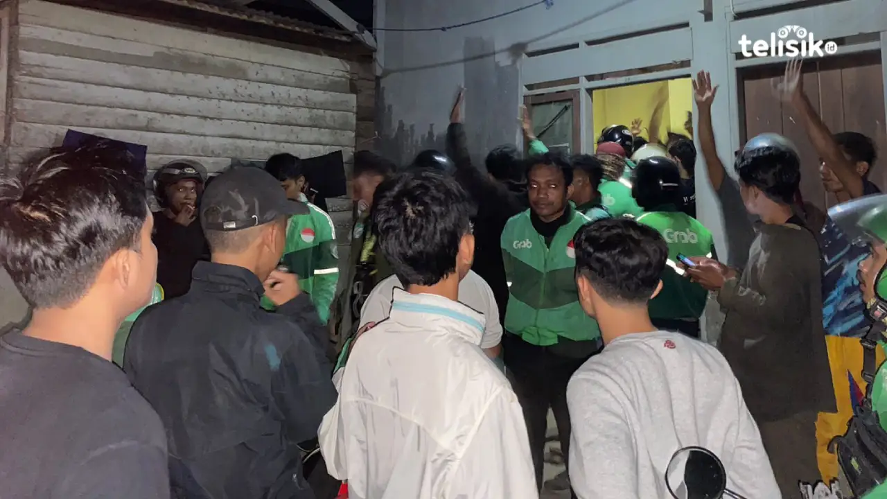 Pelaku Curanmor Babak Belur Usai Digerebek Puluhan Ojol di Kendari