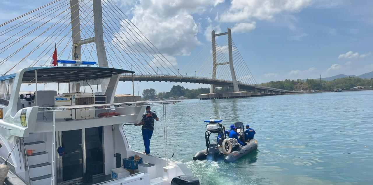 Pencarian Korban Jatuh dari Jembatan Teluk Kendari Terus Dilakukan, Keluarga Harap Ditemukan