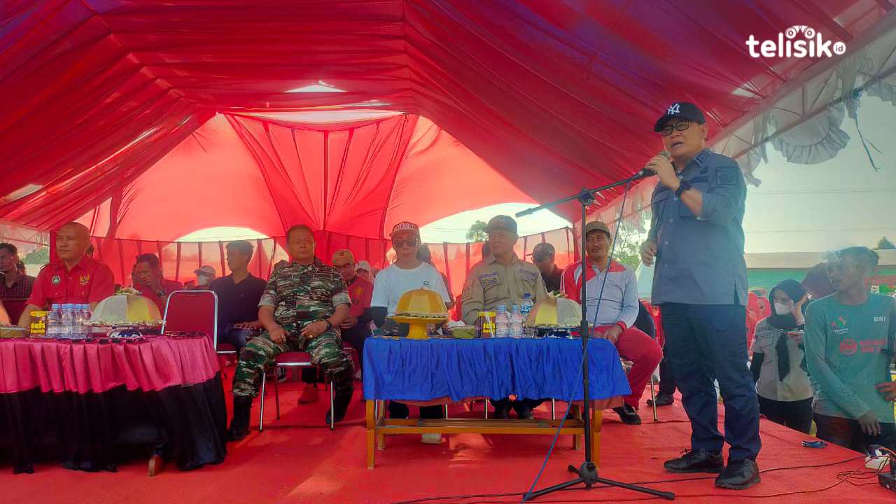 Pj Bupati Konawe Bantu Rp 200 Juta untuk Pembangunan Tribun Sepak Bola Desa Anggohu