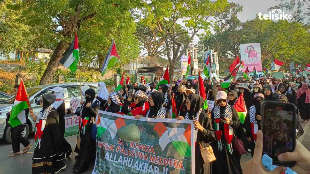 Ratusan Masyarakat Kota Kendari Turun ke Jalan Gelar Aksi Damai Bela Palestina