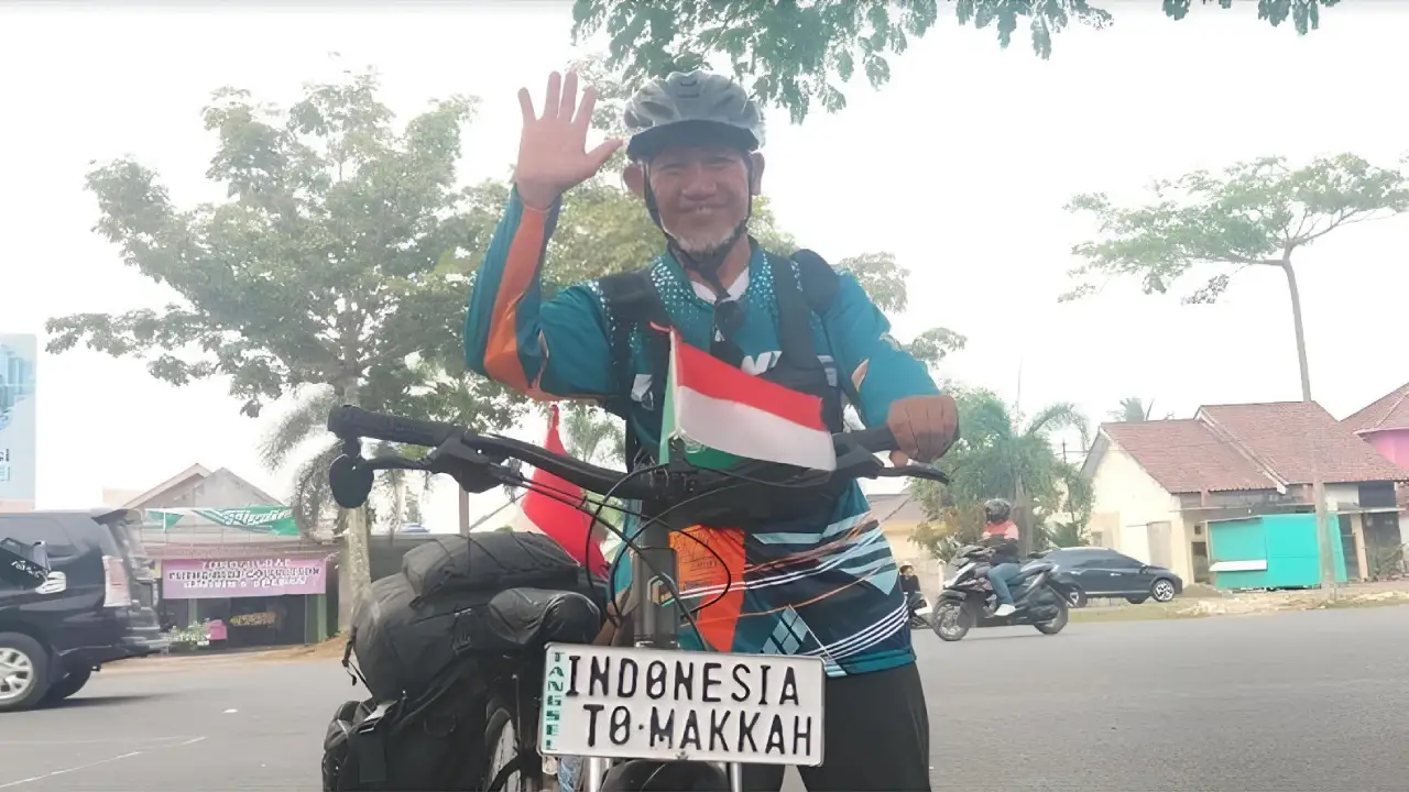 Viral, Kakek Supriadi Berangkat Haji Pakai Sepeda dari Tangerang Selatan, Mau Menyeberang ke Singapura