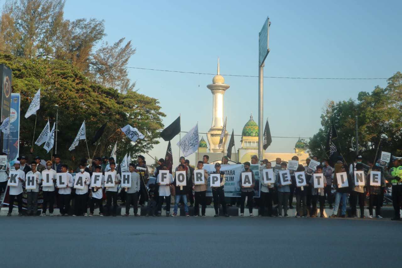 Warga Kendari Seruhkan Khilafah Solusi Konflik Palestina