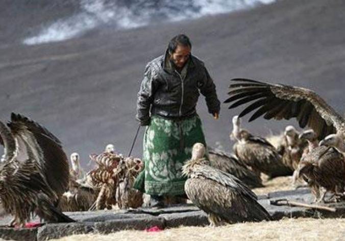 5 Fakta Unik Pemakaman Langit di Tibet