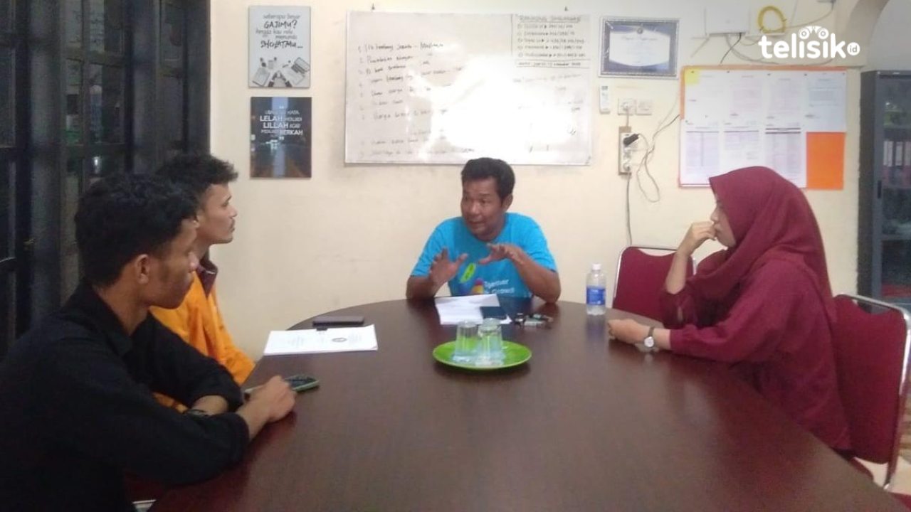 Mahasiswa UHO Kendari Penelitian Skripsi di Kantor Telisik.id