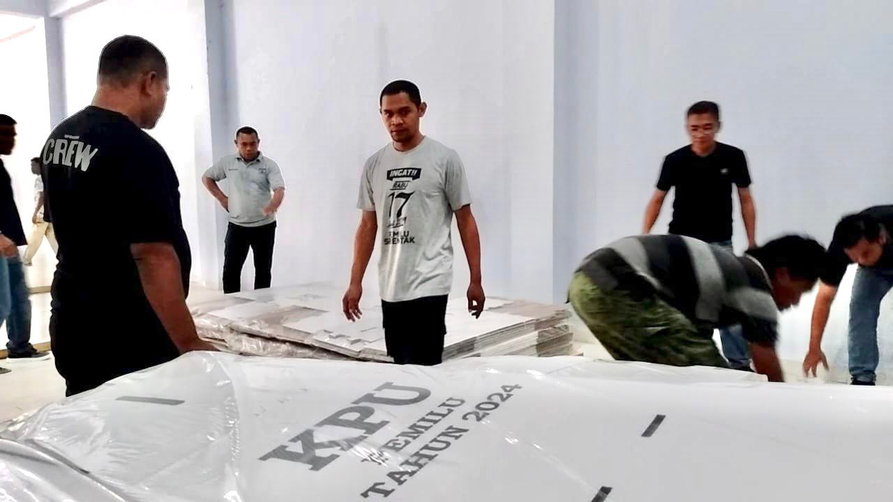 2.261 Kotak Suara Tiba di Kota Baubau