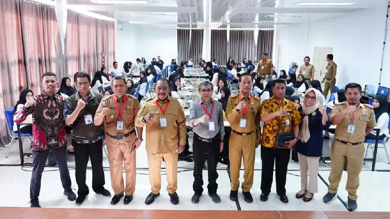 Burhanuddin Pantau Kelancaran Ujian Seleksi CASN Formasi PPPK di Bombana