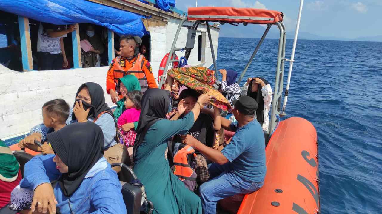 Kapal Berpenumpang 73 Orang Rute Laonti-Kendari Mati Mesin di Perairan Tanjung Tiram