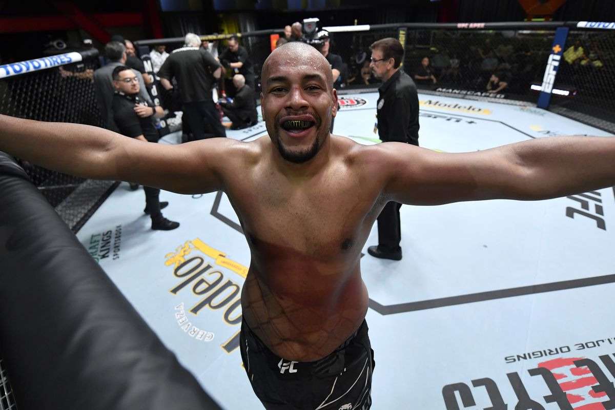 Kisah Jagoan UFC Asal Brasil Ditertawakan Saat Putuskan Mualaf 