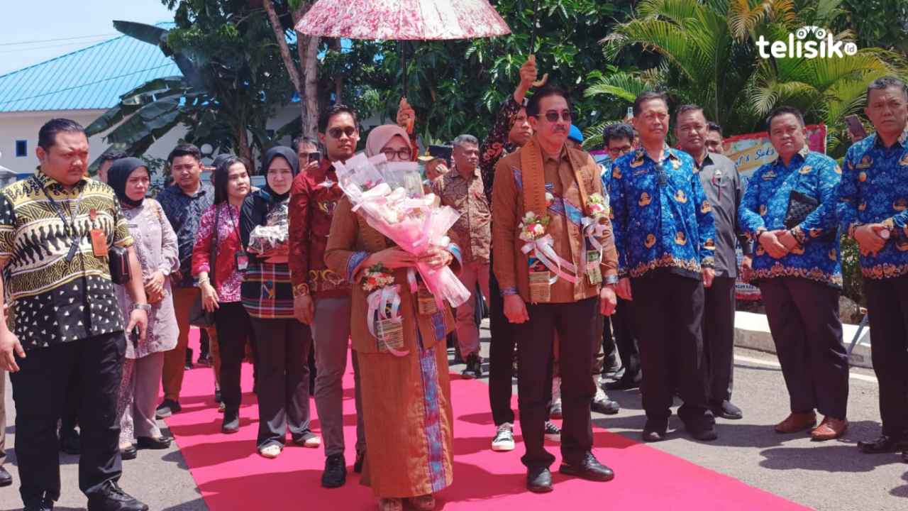 Masyarakat Jemput Pj Bupati Bombana Baru Edy Suhermanto