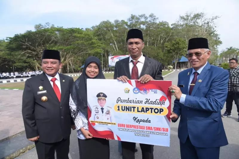 Pemprov Sulawesi Tenggara Beri Penghargaan Guru dan Siswa di HGN 2023