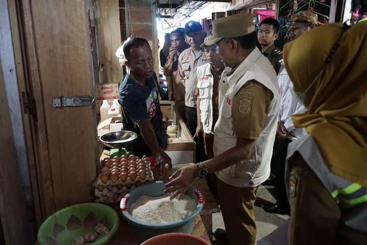 Pj Bupati Buton Tinjau Dua Pasar Tradisional, Satu Dinilai Tak Layak