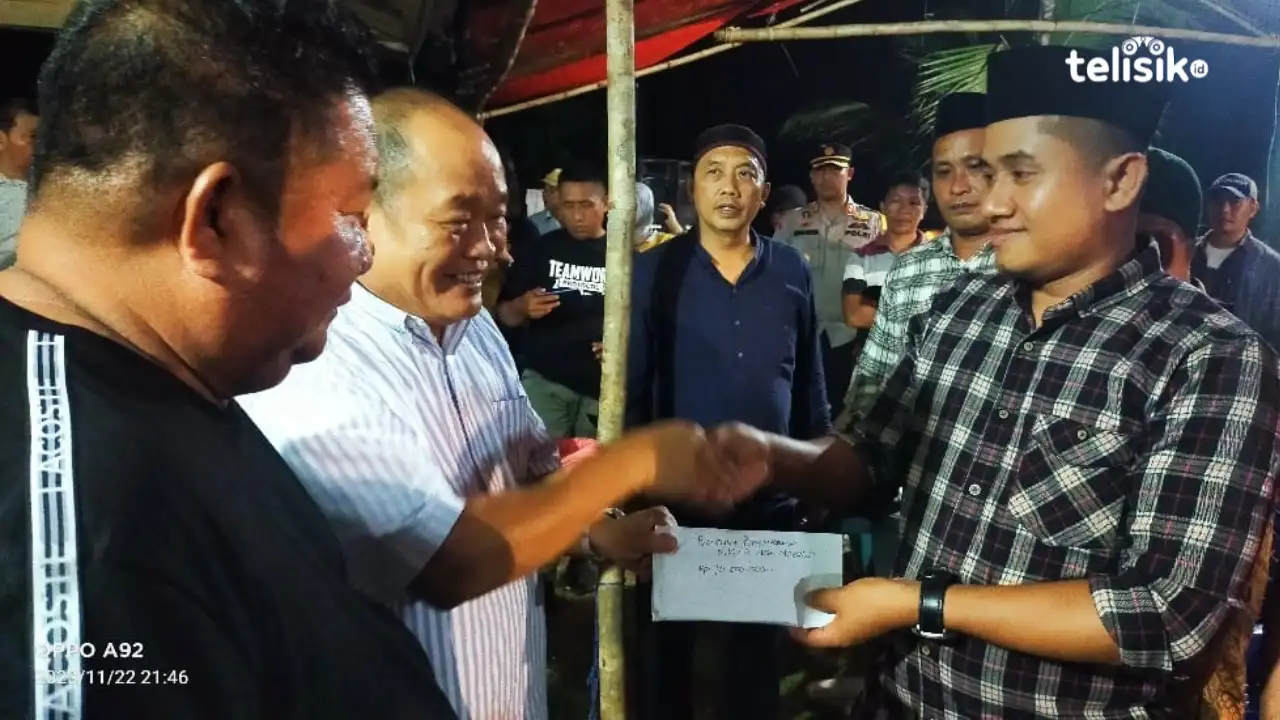 Pj Bupati Konawe dan Ketua APDESI Sulawesi Tenggara Salurkan Bantuan Pembangunan Masjid