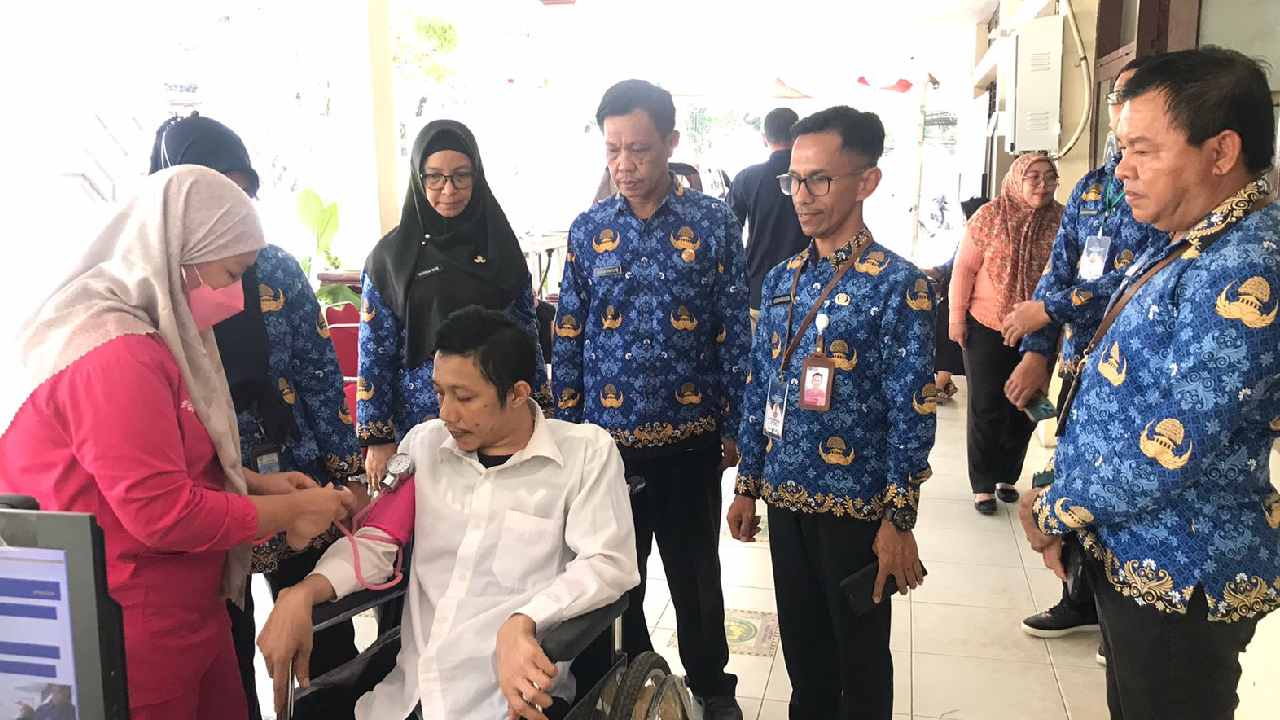 Seorang Peserta Seleksi PPPK Kota Kendari Ikut Tes Gunakan Kursi Roda