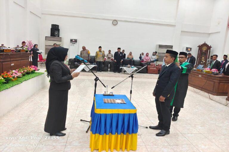 Suhardin Dilantik jadi Anggota DPRD Buton Gantikan Hariasi Salad yang Mengundurkan Diri dari Golkar