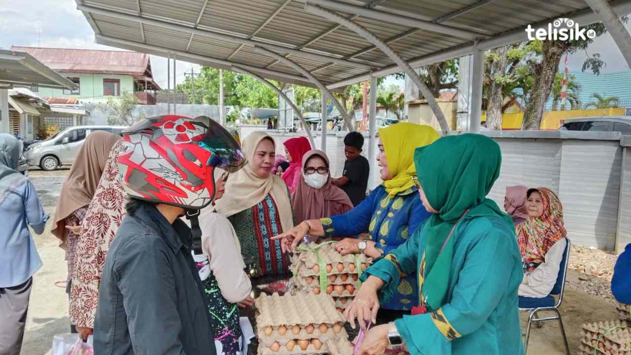 Tekan Inflasi, Dinas Koperasi dan UMKM Sulawesi Tenggara Gelar Pasar Murah Dua Hari