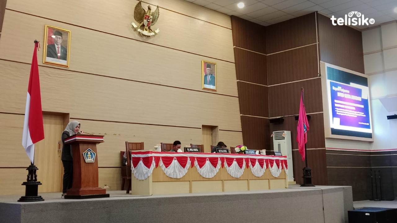 Tertibkan Kota, DPRD Kendari Serahkan Dua Raperda ke Pemkot